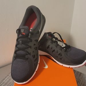 Mens Nike Dual Fusion Run 2 size 10.5